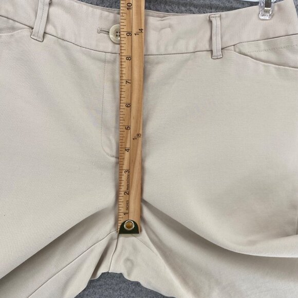 Chicos Shorts Womens 0.5 US 6 Ivory Chino Bermuda Stretch Pocket Everyday Casual - Picture 9 of 12